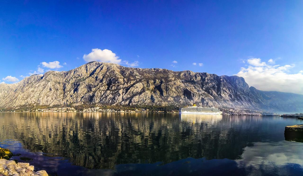 Lux Apartments Fabris Kotor Bagian luar foto